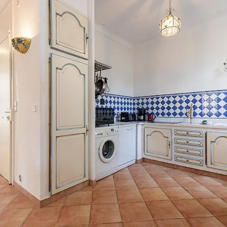 Large 2 Bdr Downtown - Ac & Terrace Διαμέρισμα