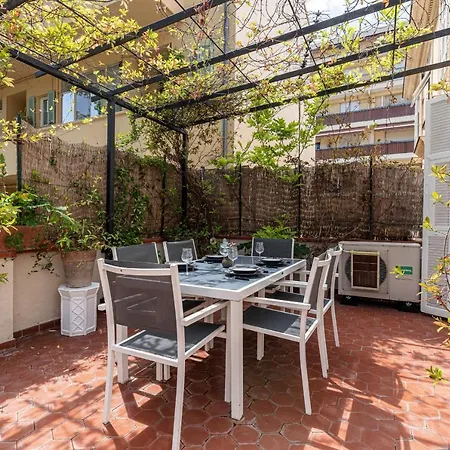 Large 2 Bdr Downtown - Ac & Terrace Νίκαια
